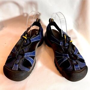 KEEN Sz 7 Newport Sandals Waterproof Bungee Closure Hiking Outdoors Slip On